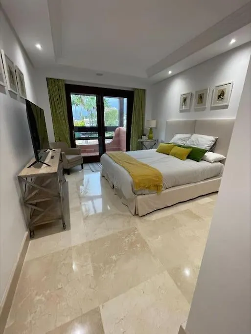 Happy Luxury Apartment - Beachside In Mar Azul, Estepona Spain