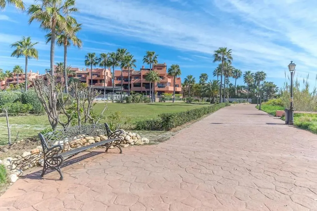 Happy Luxury Apartment - Beachside In Mar Azul, Estepona Spain